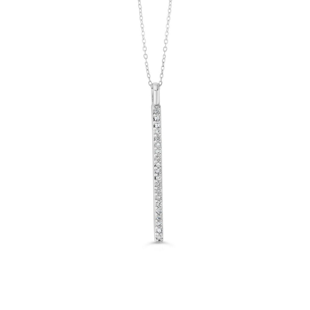Pendentif en forme de barre de diamant spectaculaire de Victoria's Finest en or blanc, 10 carats, chaîne réglable de 18 po, 0,10 ct