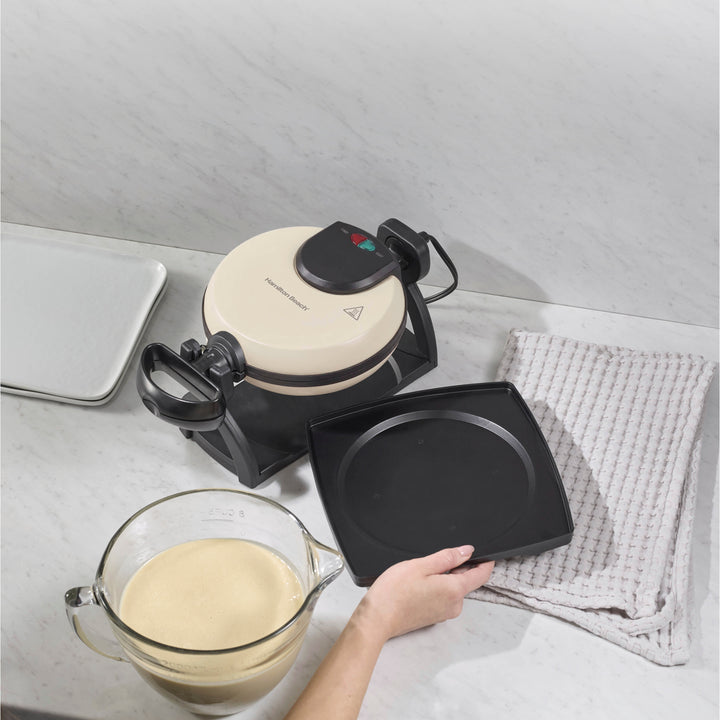 Hamilton Beach Flip Belgian Waffle Maker
